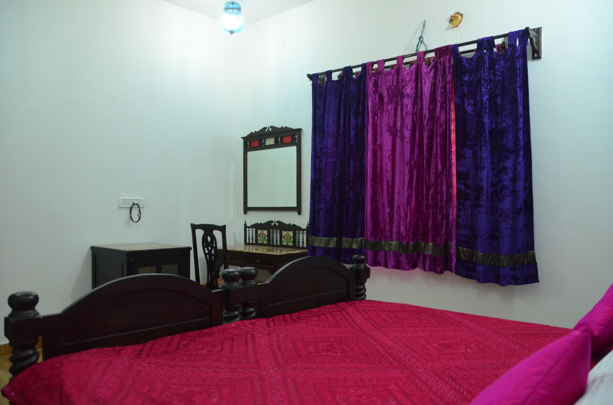 Фото The Golden House