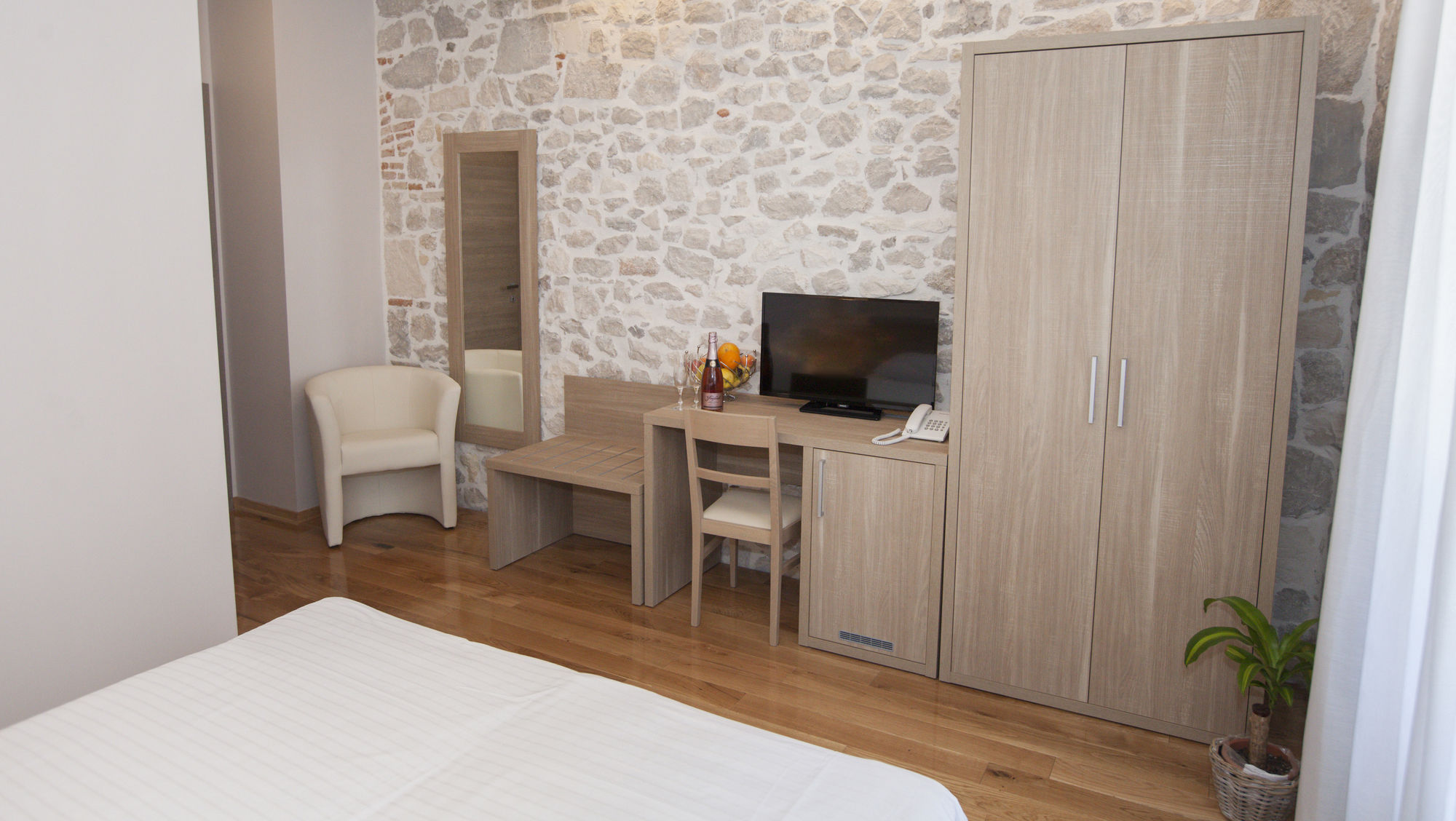 Фото Tifani Luxury Rooms 2