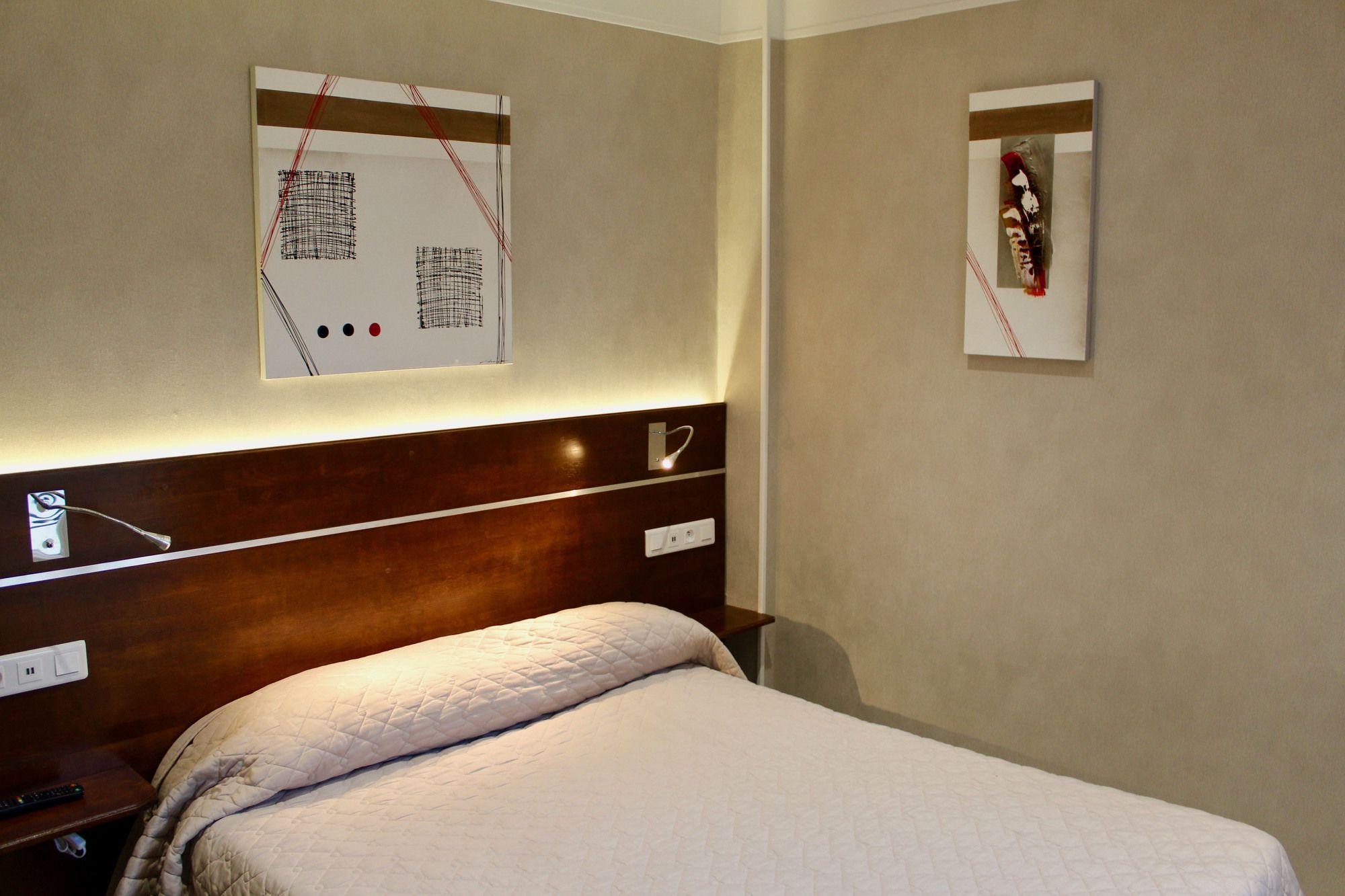 Фото Hôtel des Pyrénées