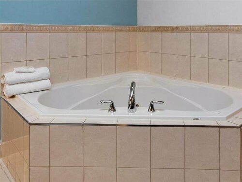 Гостиница Premier Inn & Suites - Downtown Hamilton в Гамильтоне