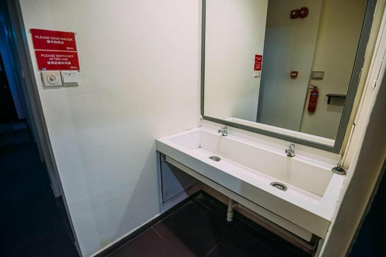 Фото Bluewaters Pods 38 Hongkong St - Hostel