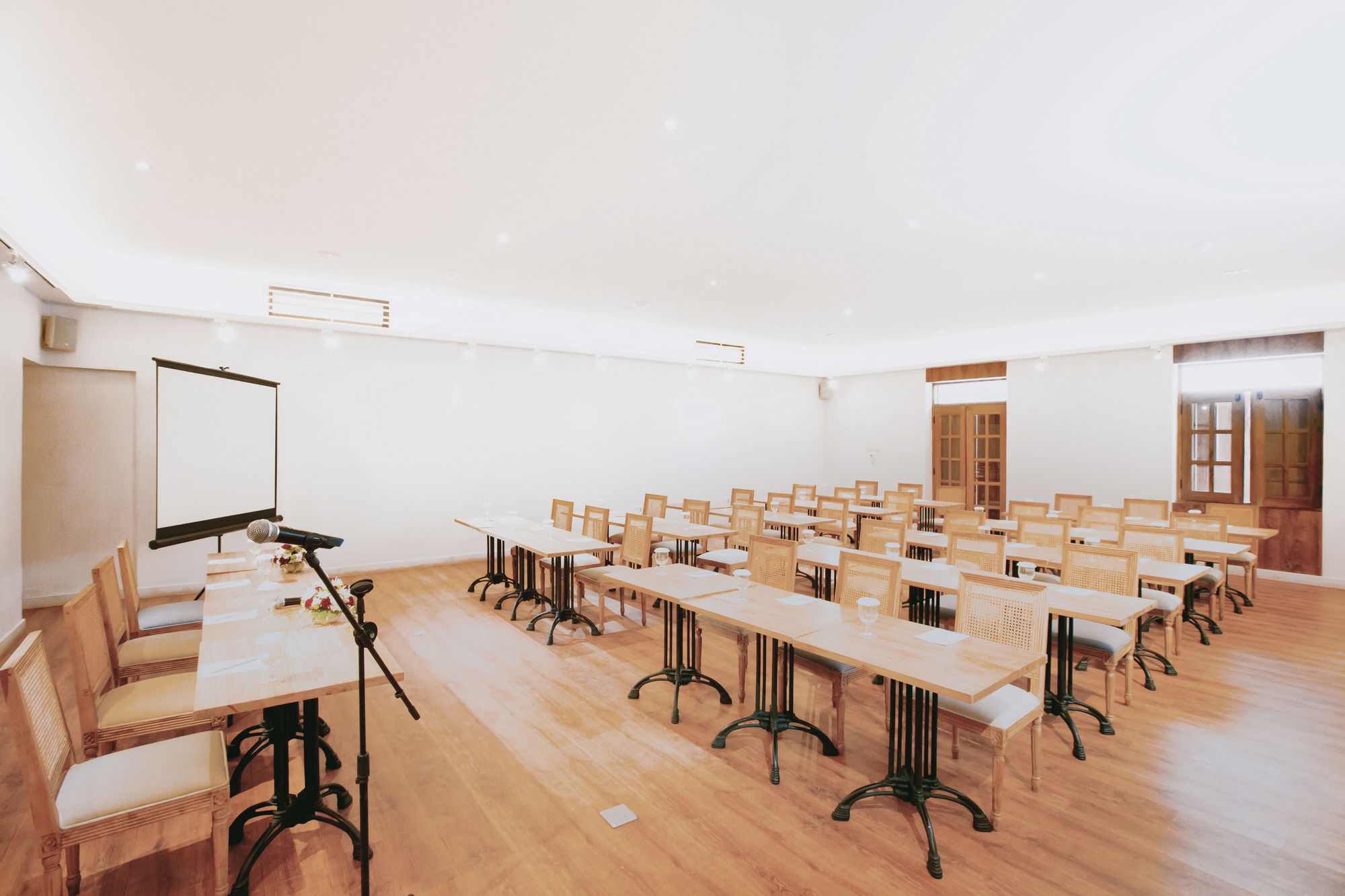 Фото Adhisthana Hotel