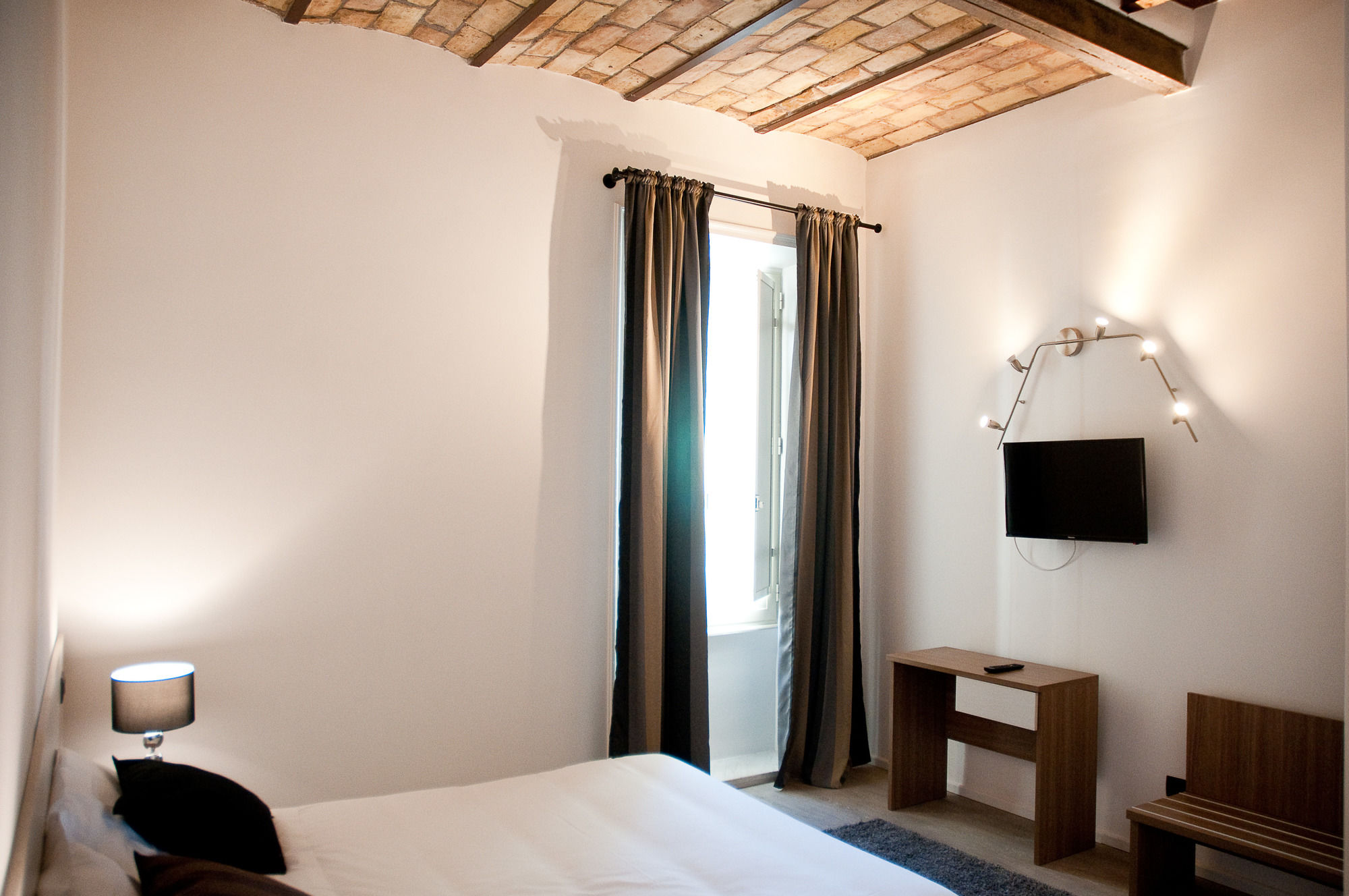 Фото Giuturna Boutique Hotel