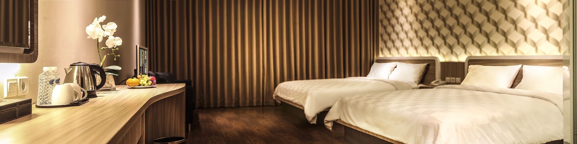 Фото M Premiere Hotel