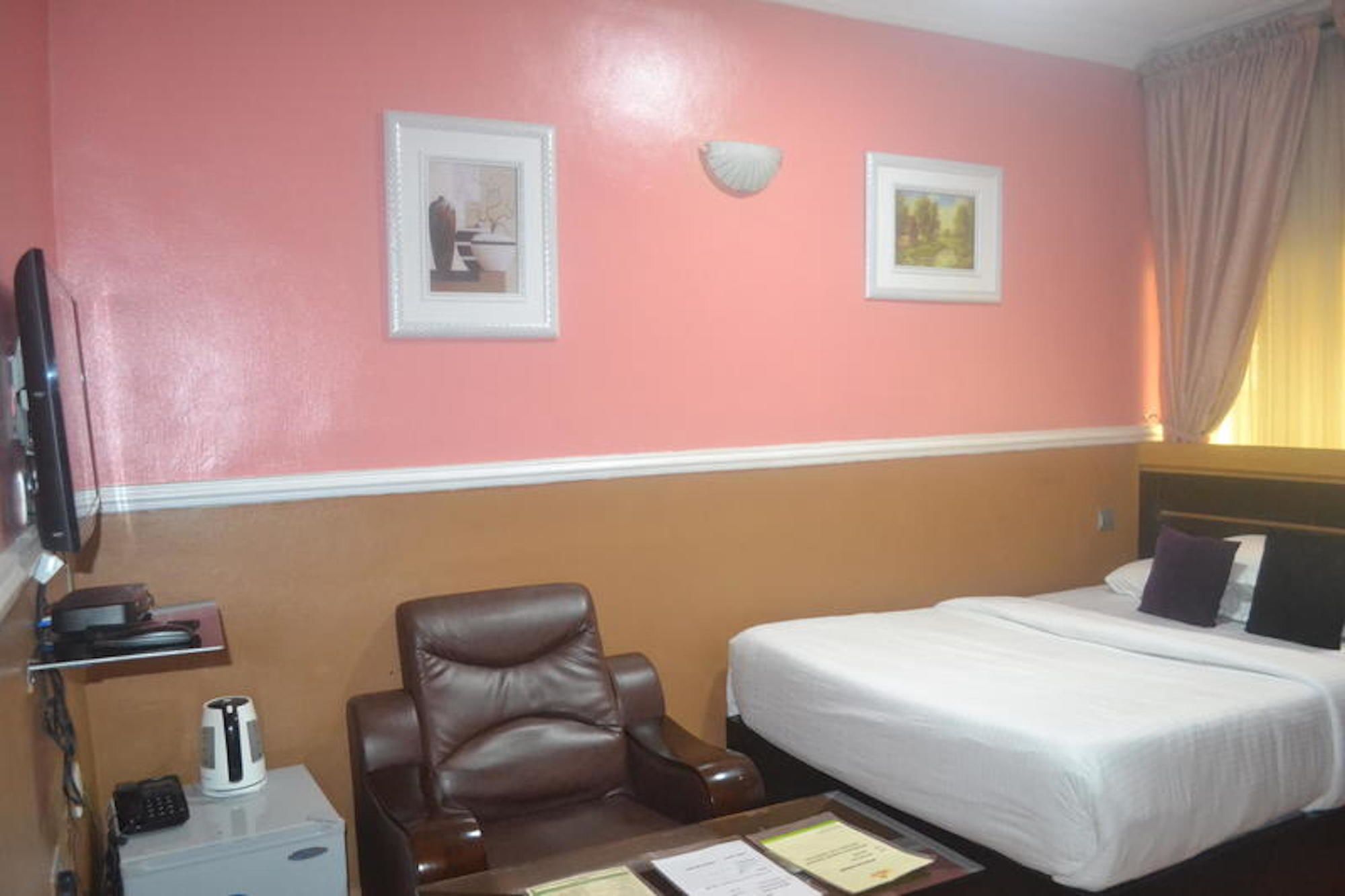 Фото Sweet Savor Hotels & Suites