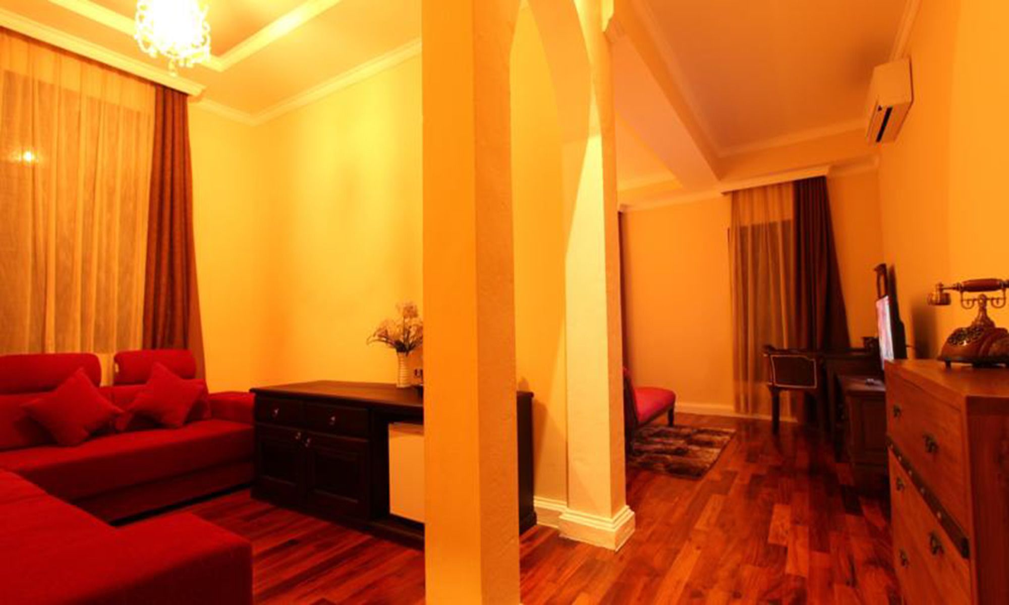 Фото Le Luxe Boutique Hotel