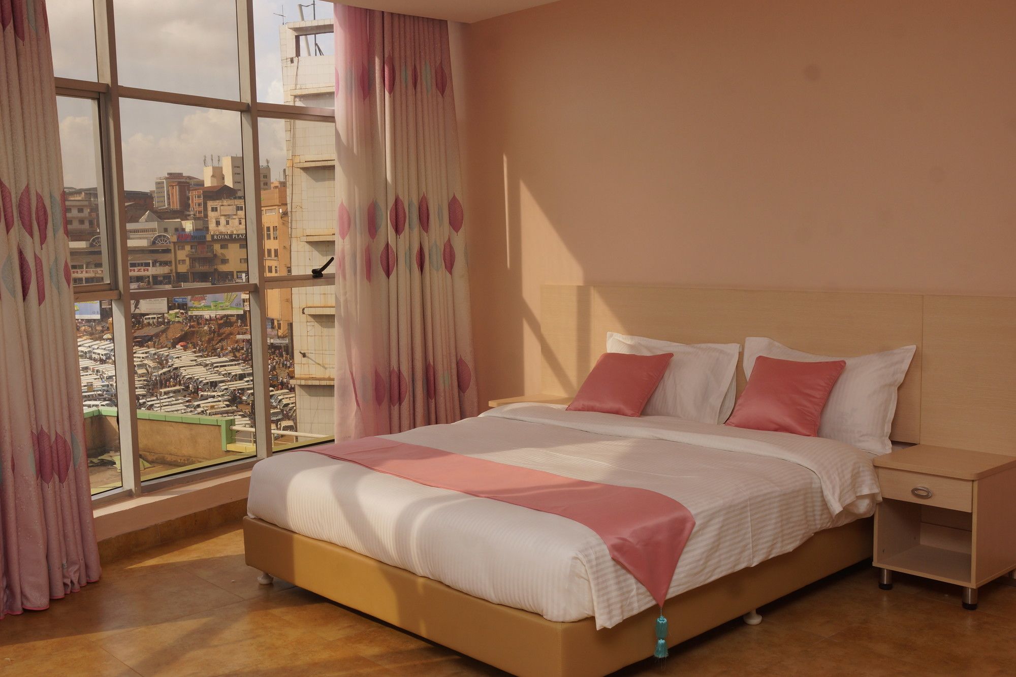 Фото Là Ponye Hotel Apartment