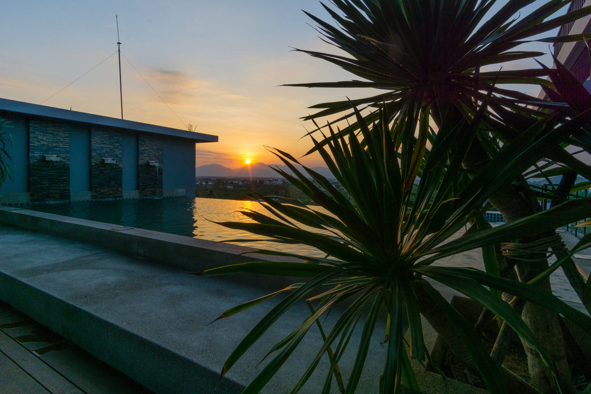 Фото C Cha-am Hotel