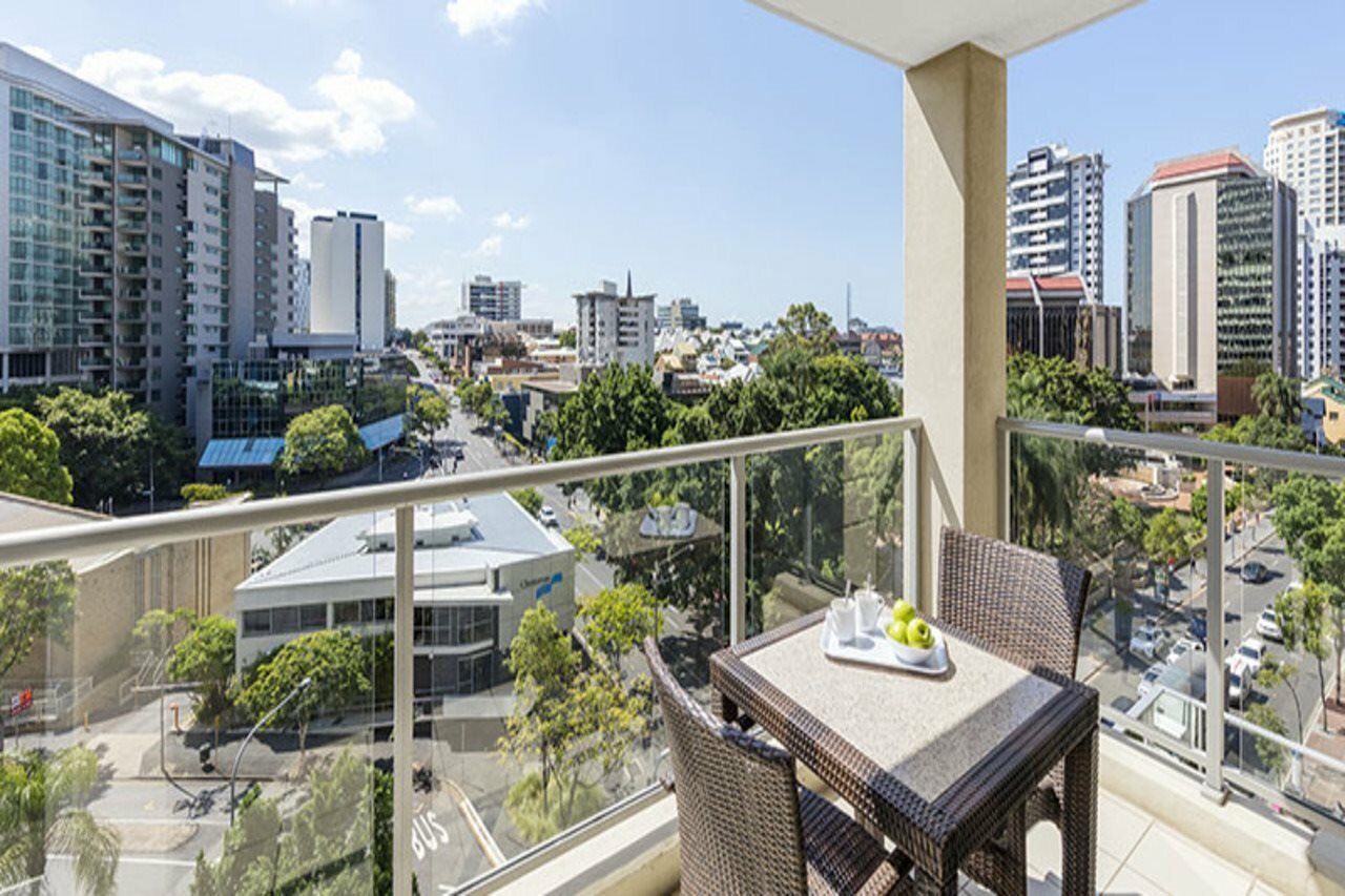 Фото Oaks Brisbane Lexicon Suites