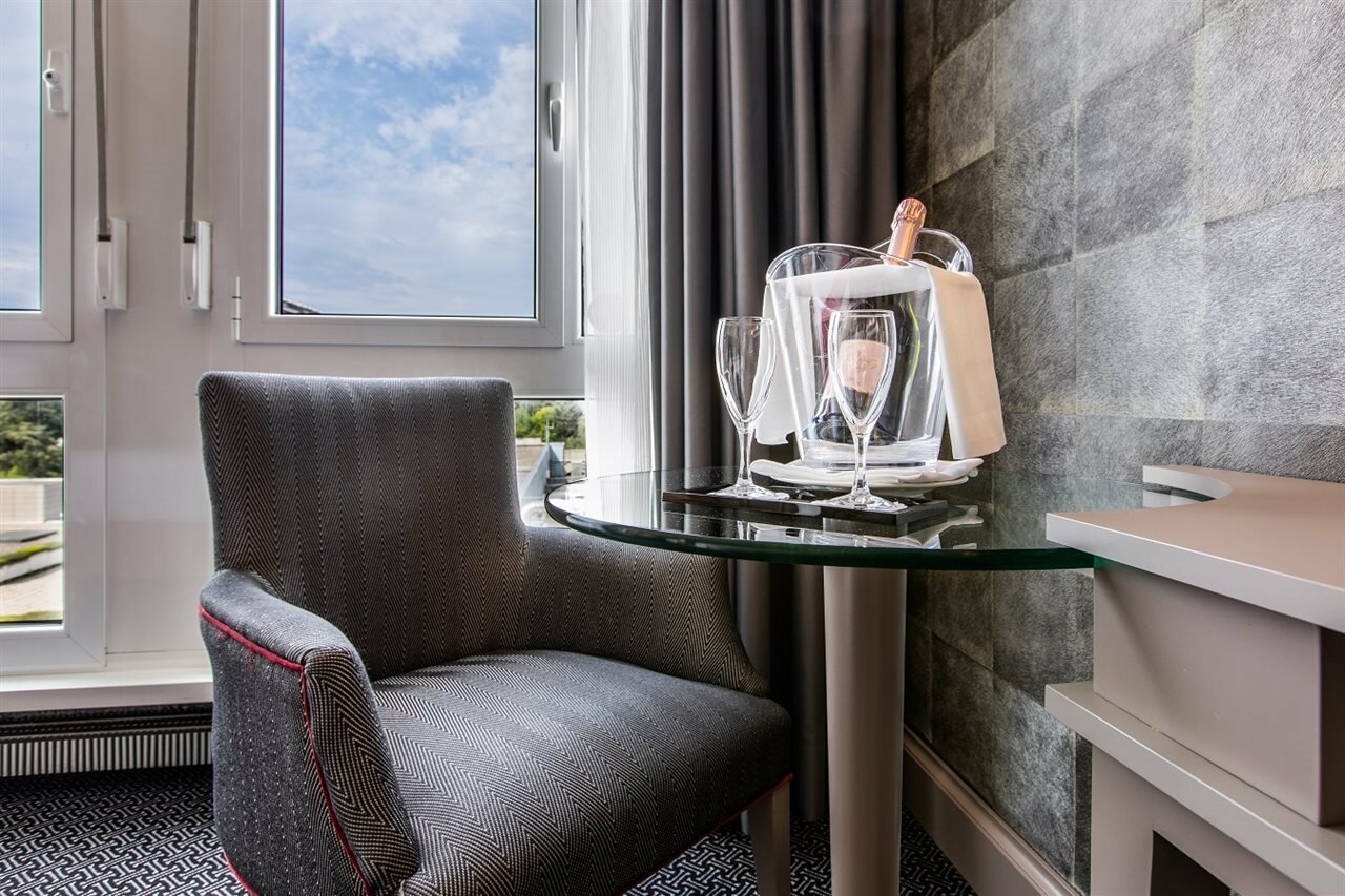 Фото Drake Longchamp