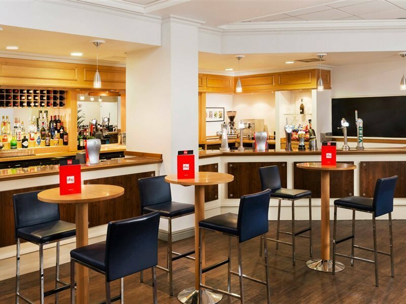 Фото Mercure Cardiff North Hotel