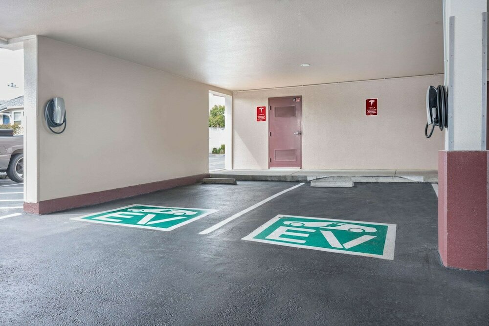 Фото Super 8 by Wyndham San Bruno sf Intl Arpt West