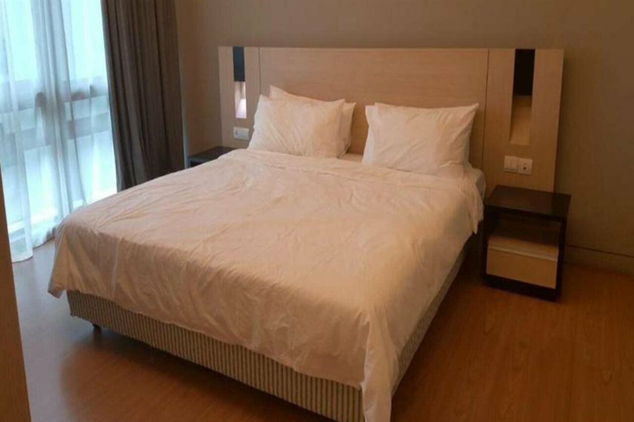 Фото Wales Swiss Garden Residence