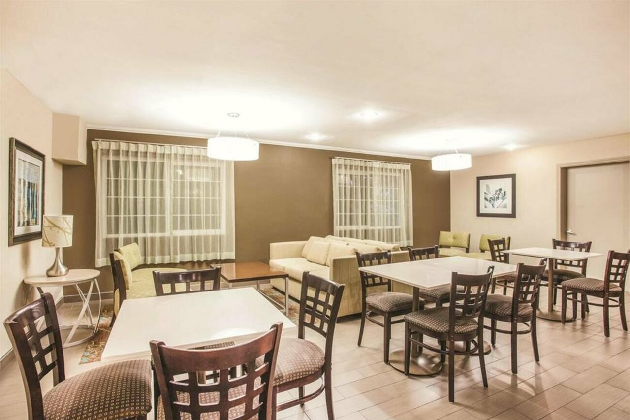Фото La Quinta Inn & Suites by Wyndham Carlsbad - Legoland Area