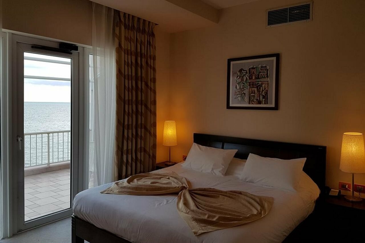 Фото Aragosta Hotel & Restaurant