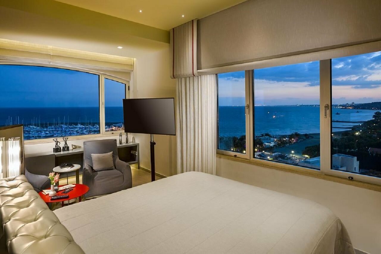 Фото St Raphael Resort & Marina