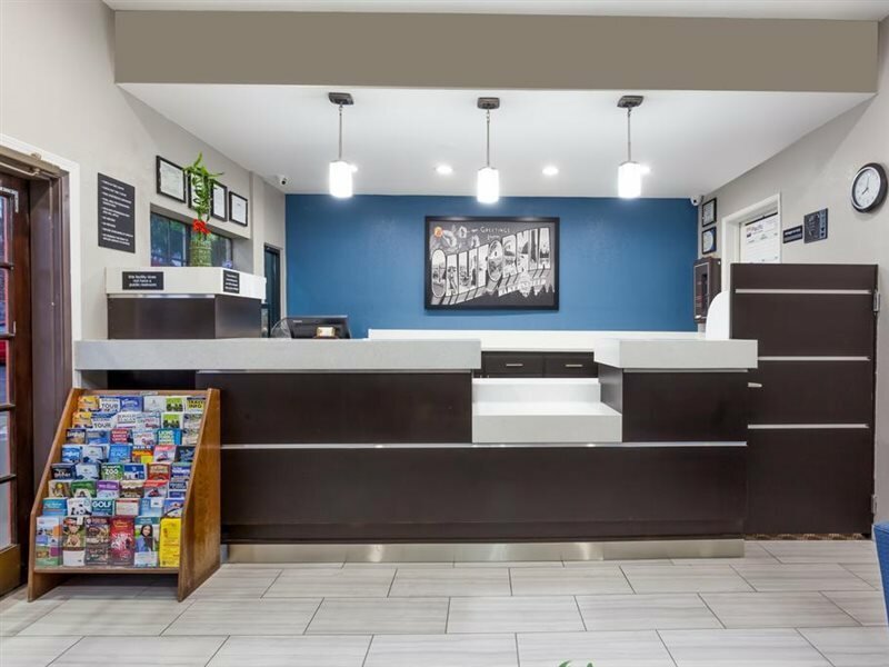 Фото Super 8 by Wyndham Bakersfield South Ca