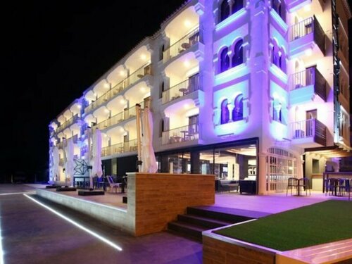 Гостиница Hotel The Element в Камбрильсе