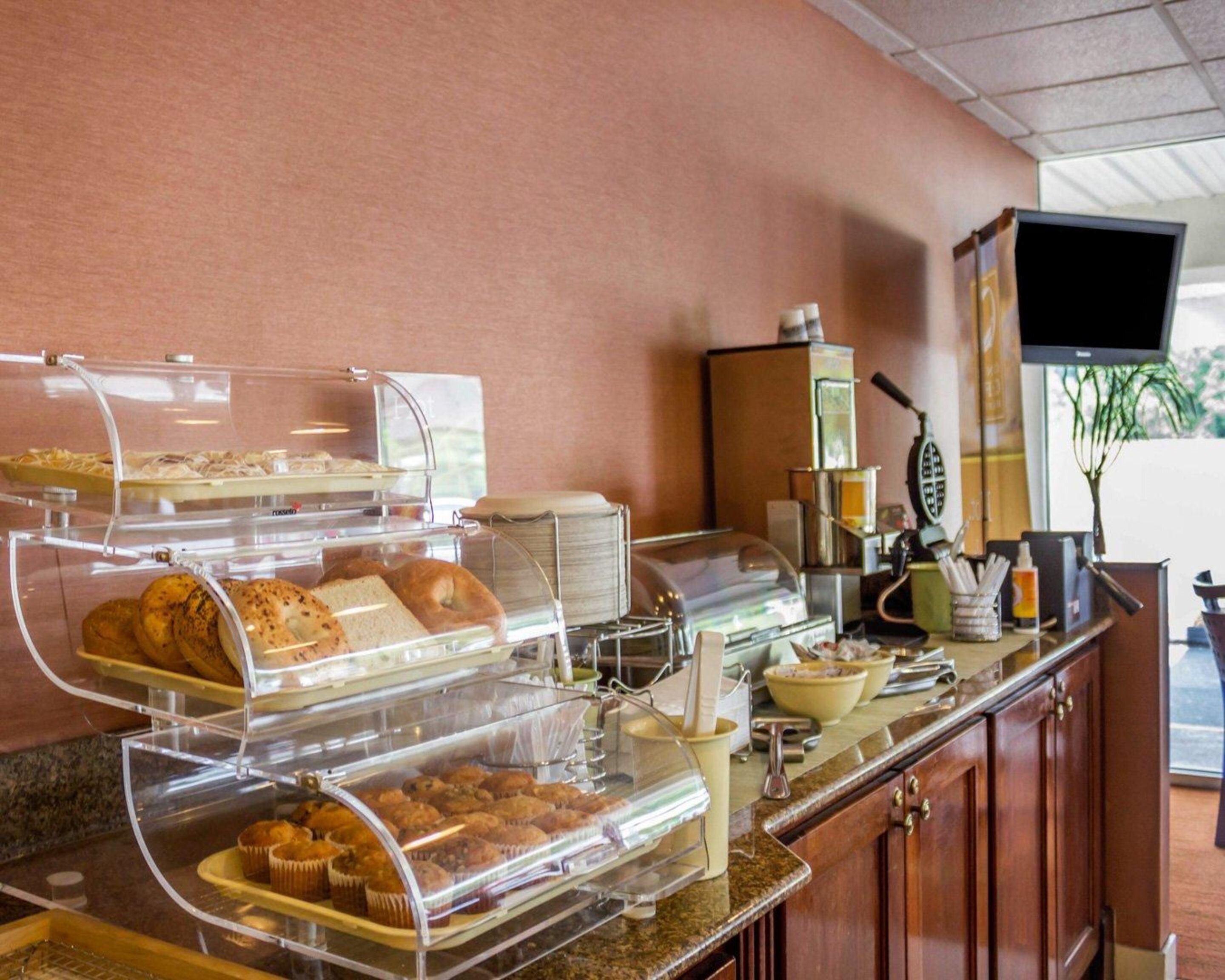 Фото Clarion Inn New London - Mystic