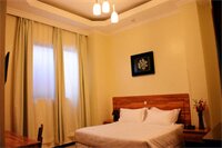 Фото La Posh Hotel