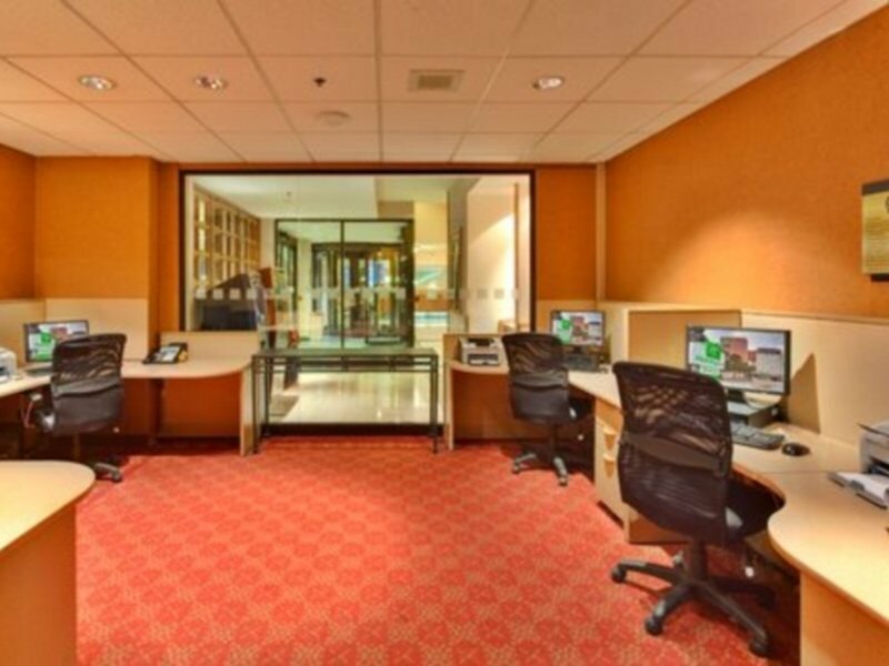 Фото Holiday Inn Toronto International Airport