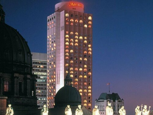 Внешний вид отеля Montreal Marriott Chateau Champlain в Монреале, фото 2