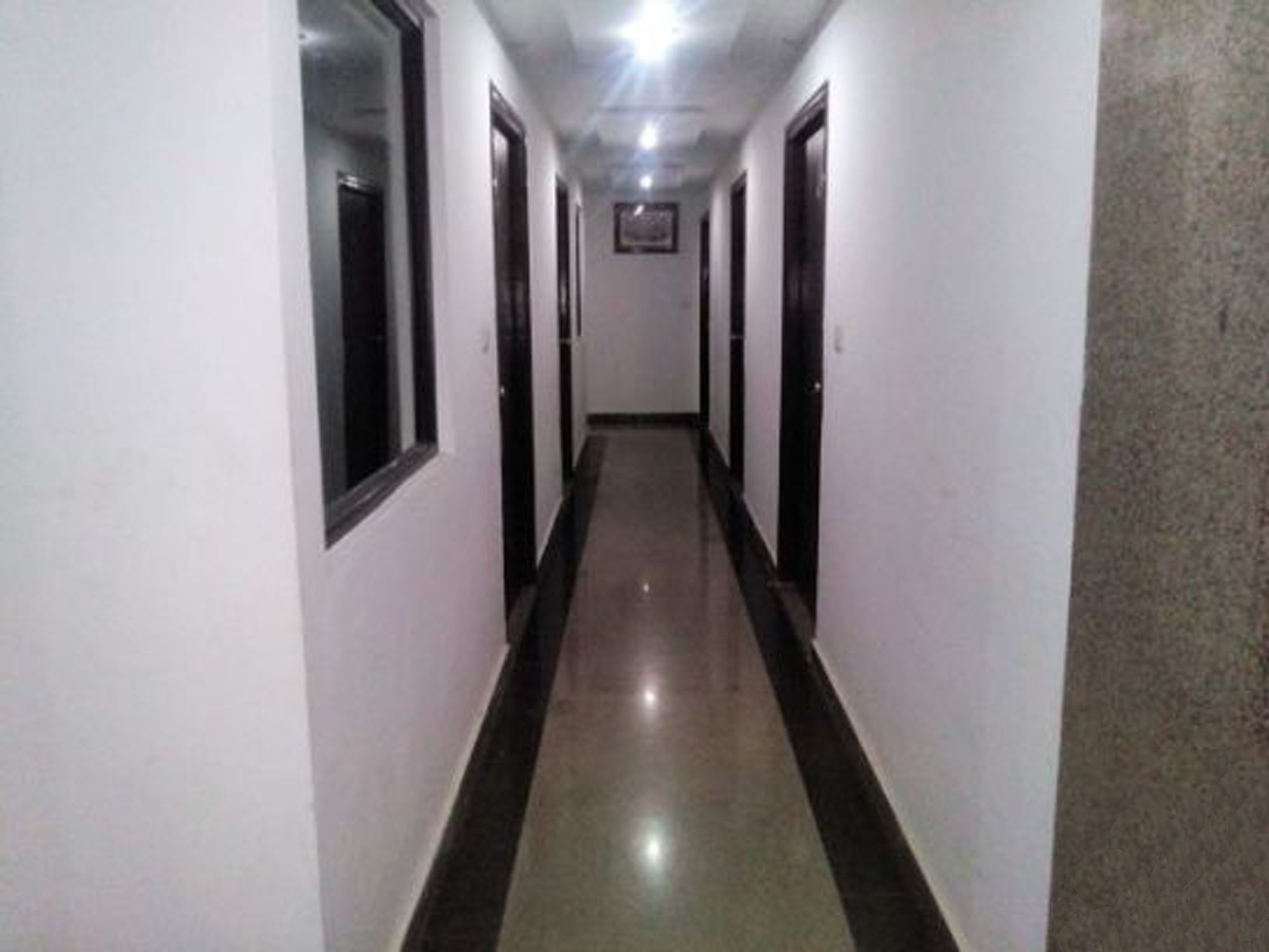 Фото Oyo 9367 Hotel Taj Galaxy