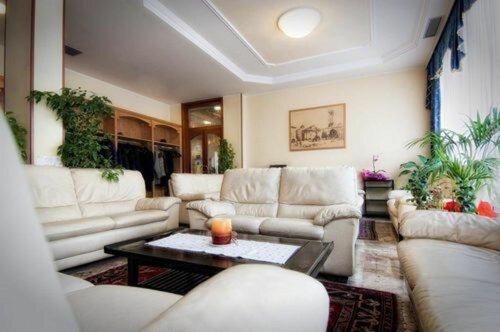 Внешний вид отеля Hotel Everest в Тренто, фото 3