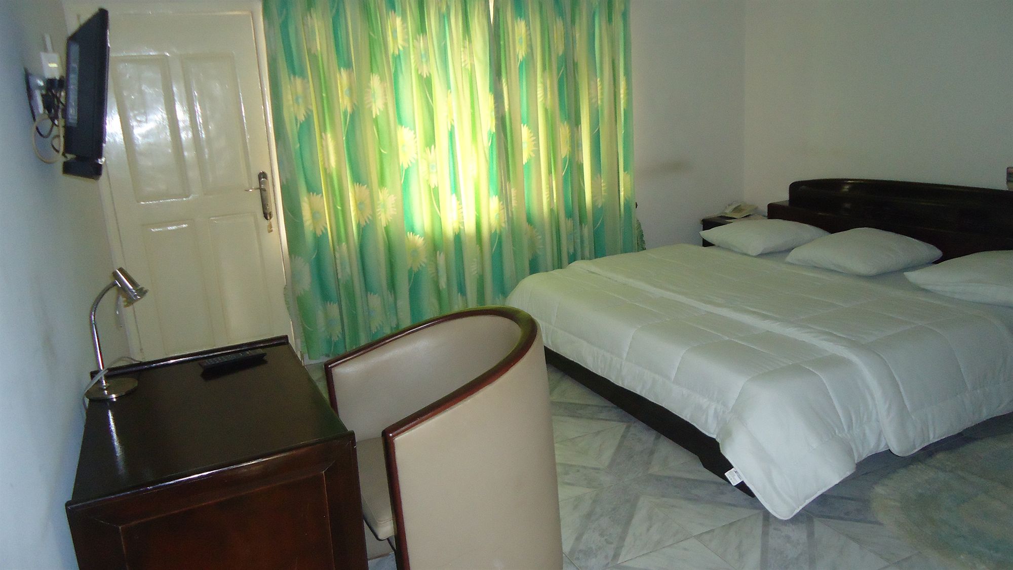 Фото Wadoma Royale Hotel