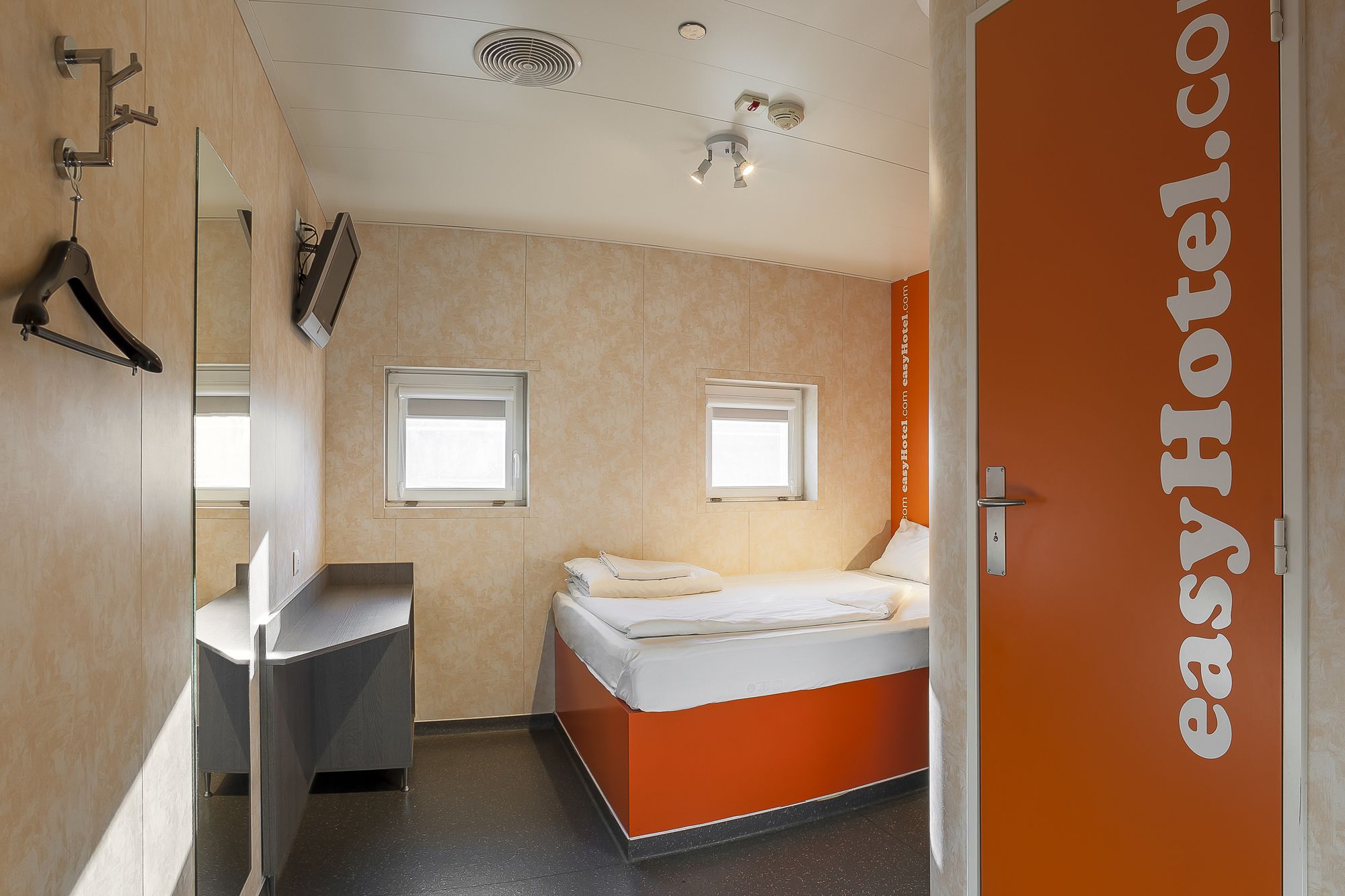 Фото EasyHotel Budapest Oktogon