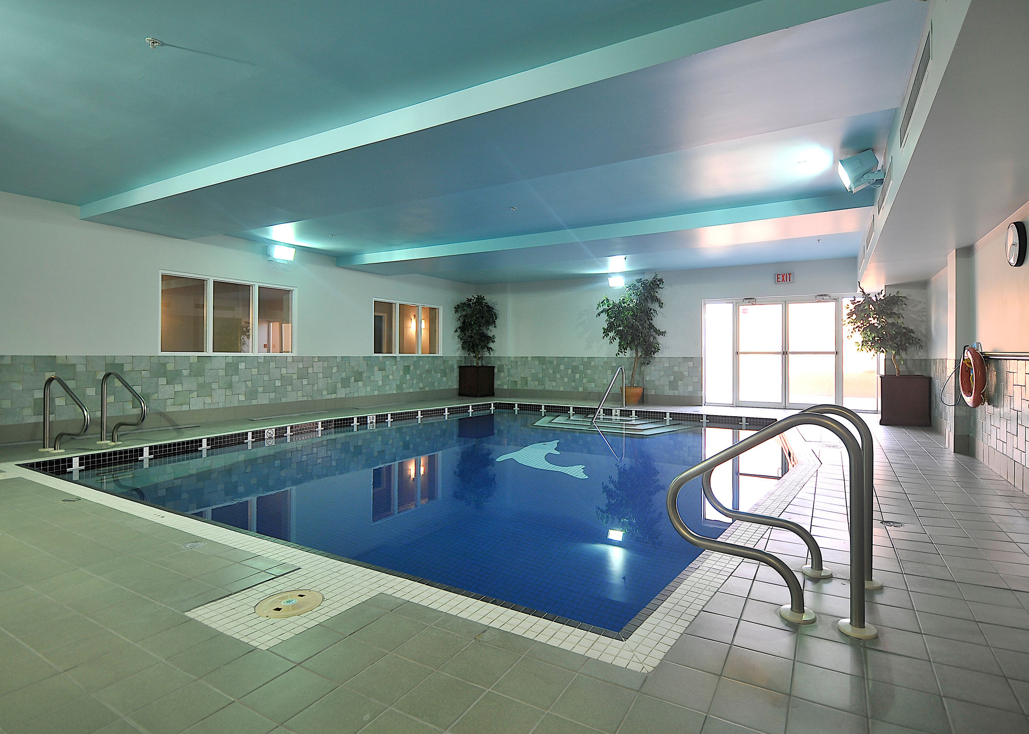 Фото Hampton Inn & Suites by Hilton Calgary Airport