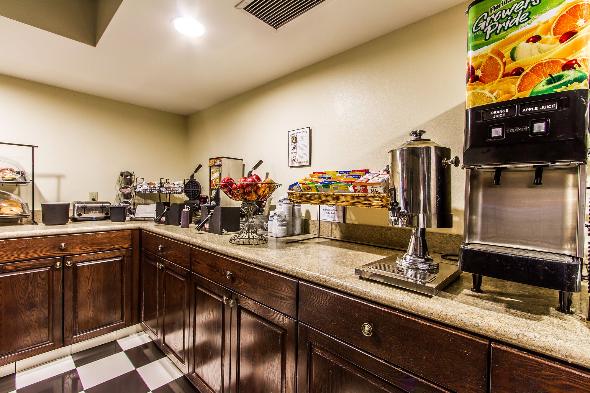 Фото Evangeline Downs Hotel, Ascend Hotel Collection