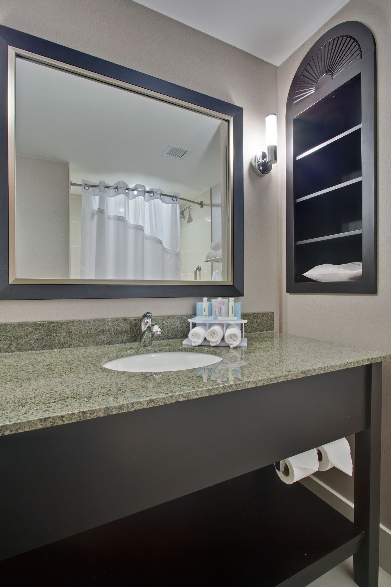 Фото Holiday Inn Express Hotel & Suites Ottawa West Nepean