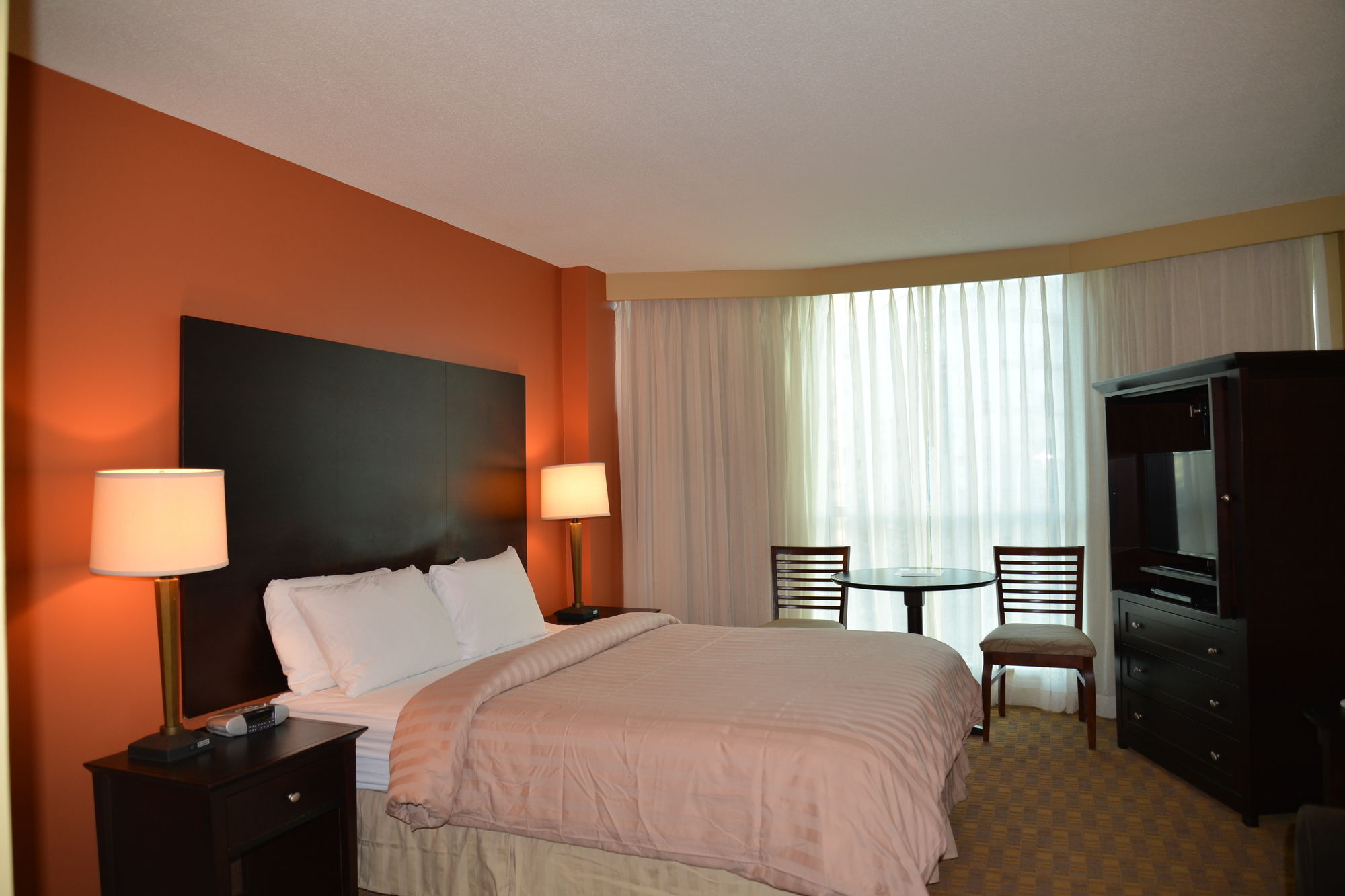 Фото Rosedale on Robson Suite Hotel