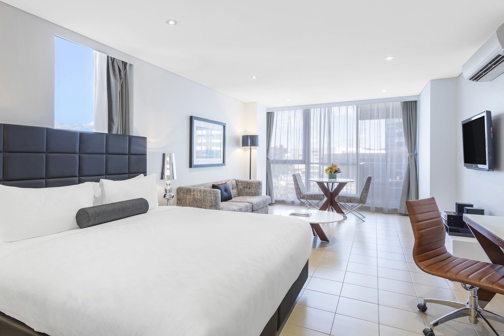 Фото Meriton Suites Broadbeach, Gold Coast