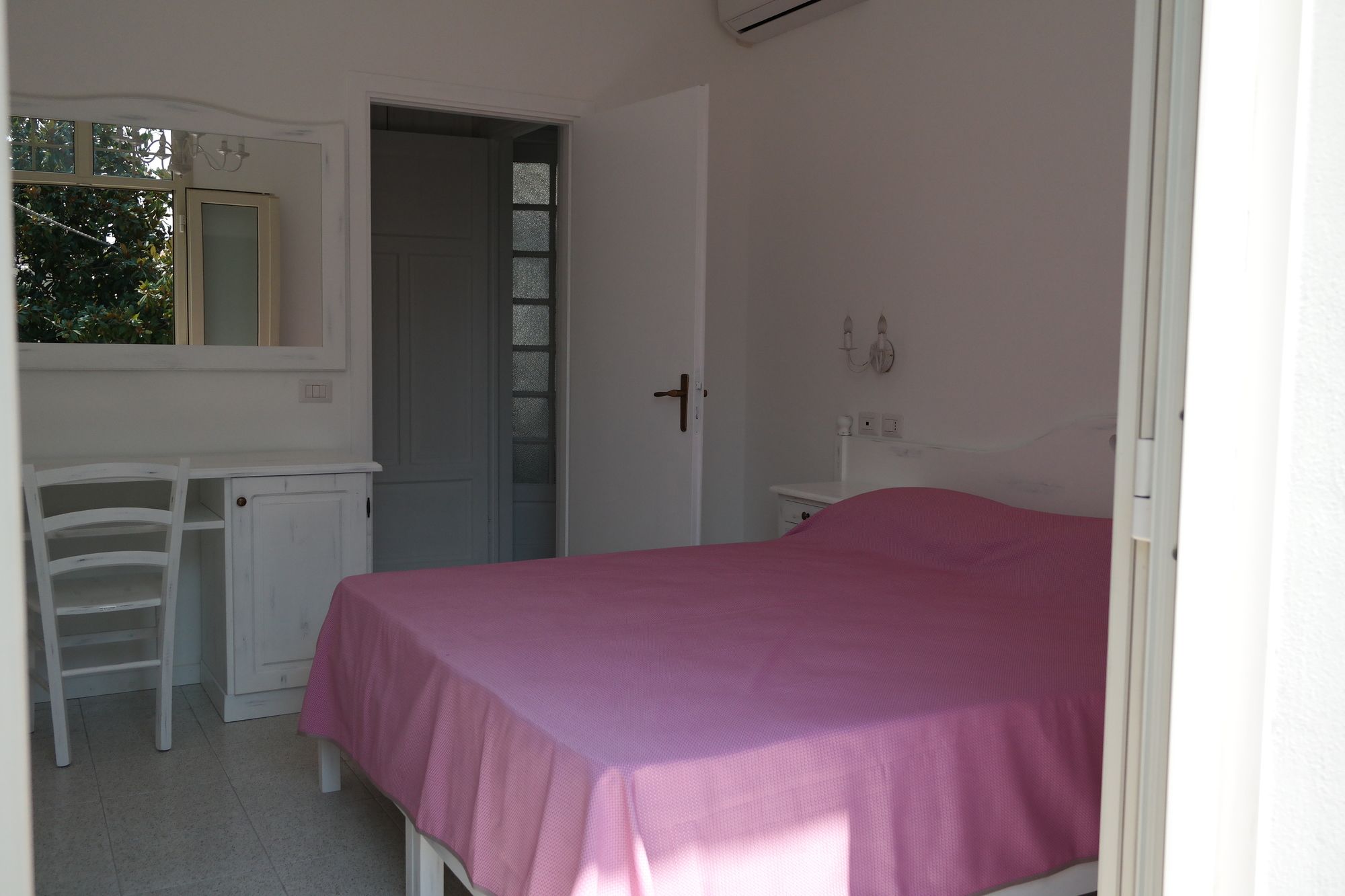 Фото Hotel La Scogliera