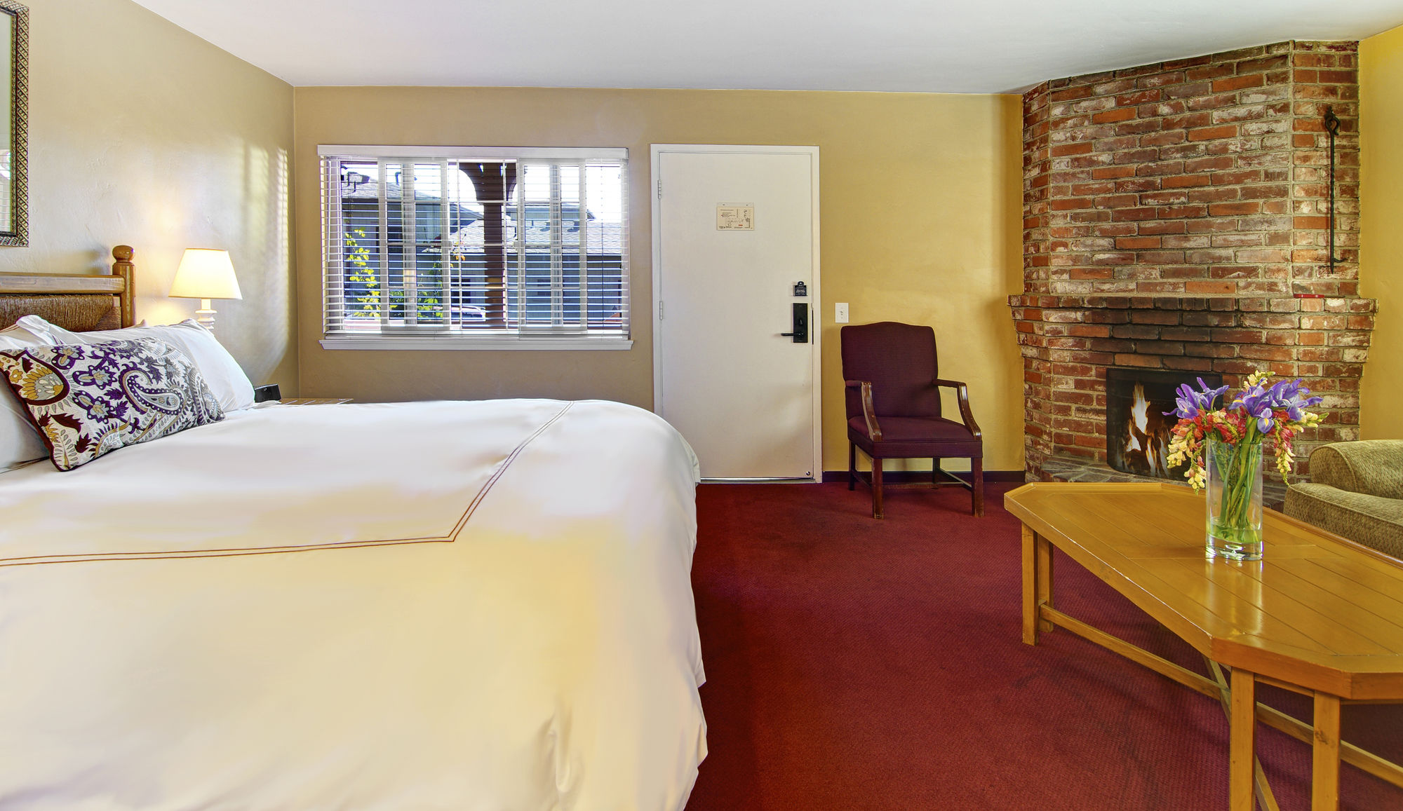 Фото Candle Light Inn