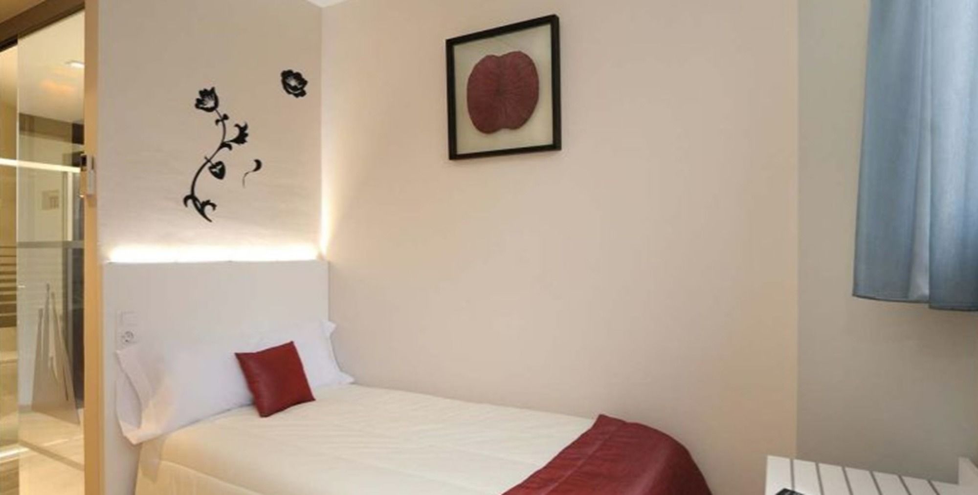 Фото Hostemplo Sagrada Familia