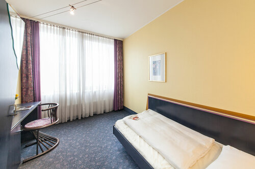 Гостиница Hotel Mirage в Нойсе