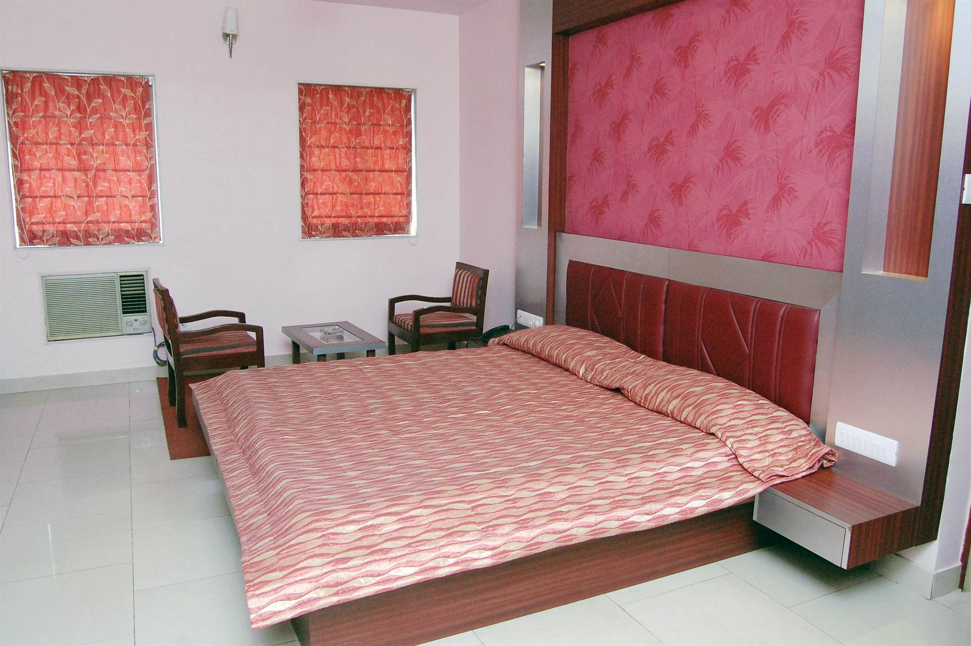 Фото Hotel Rushabh Home