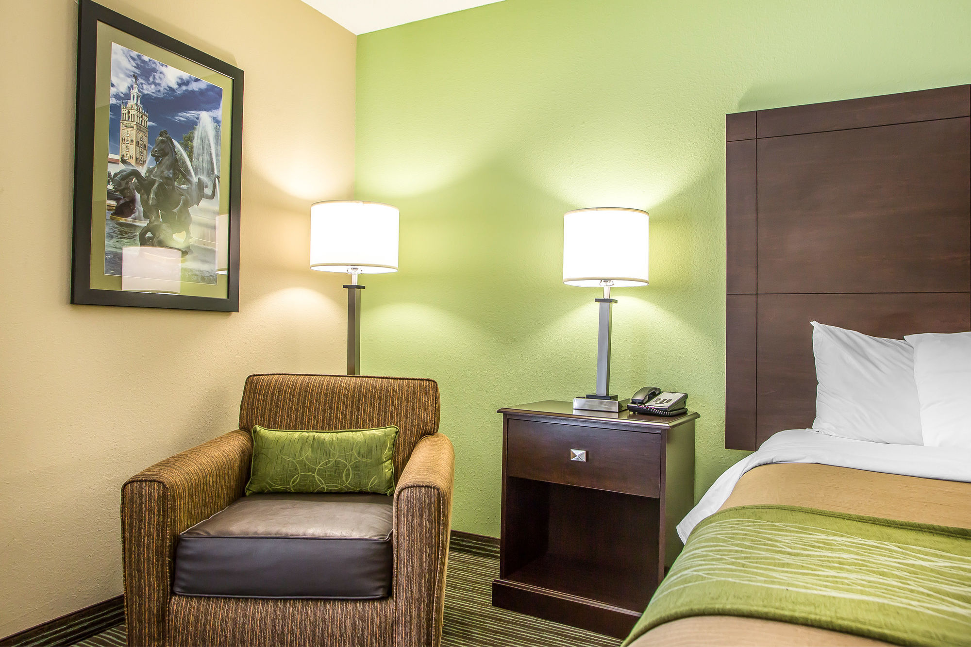 Фото Comfort Inn & Suites Kansas City - Northeast