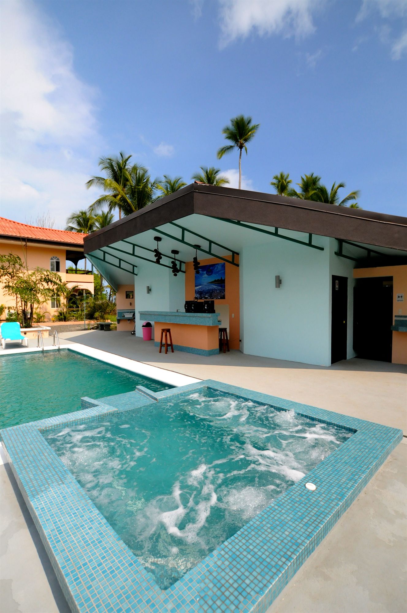 Фото Cocomar Beachfront Hotel and Island Resort