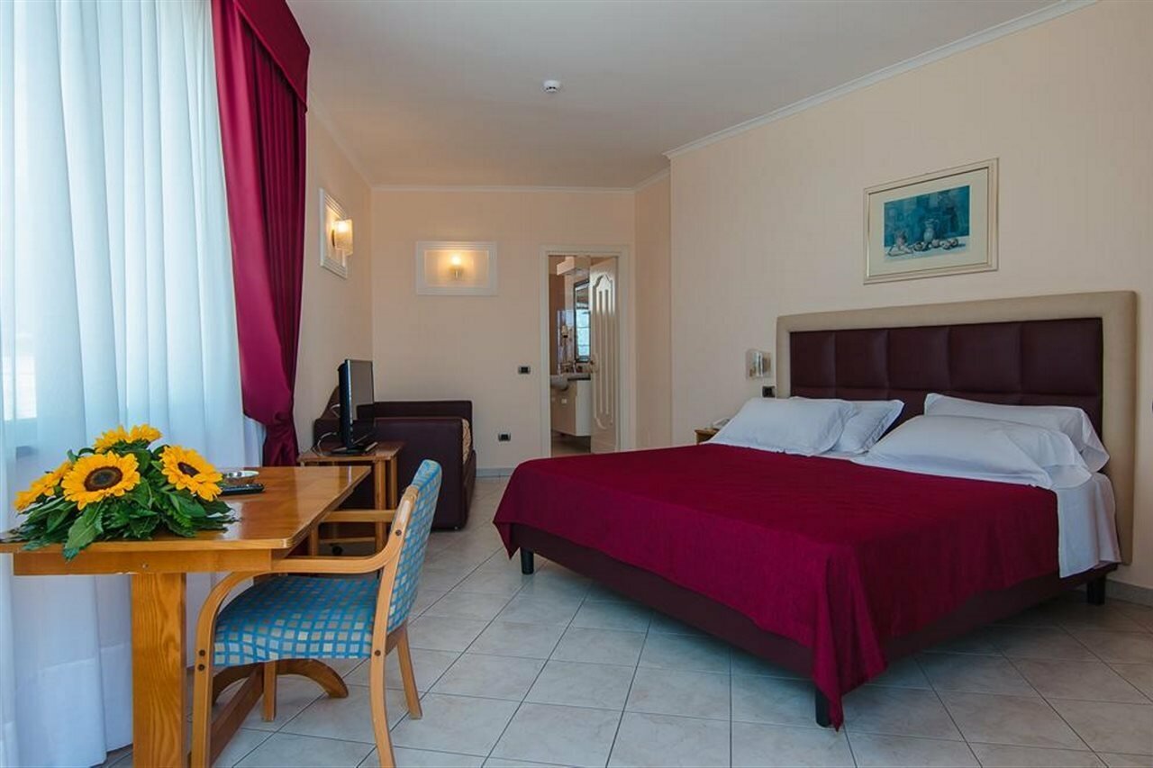 Фото Bajamar Beach Hotel