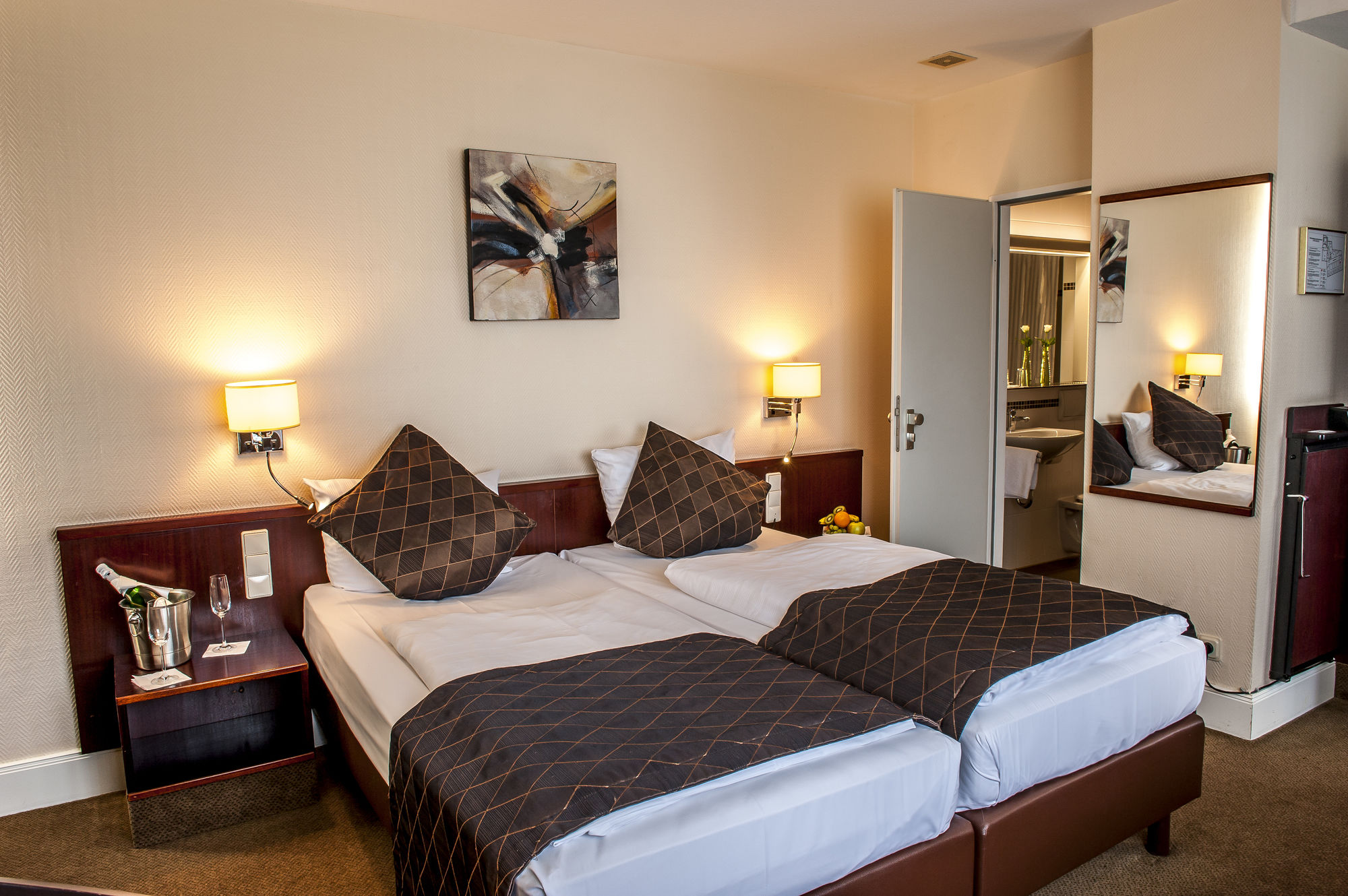 Фото Leonardo Hotel Hamburg Elbbruecken