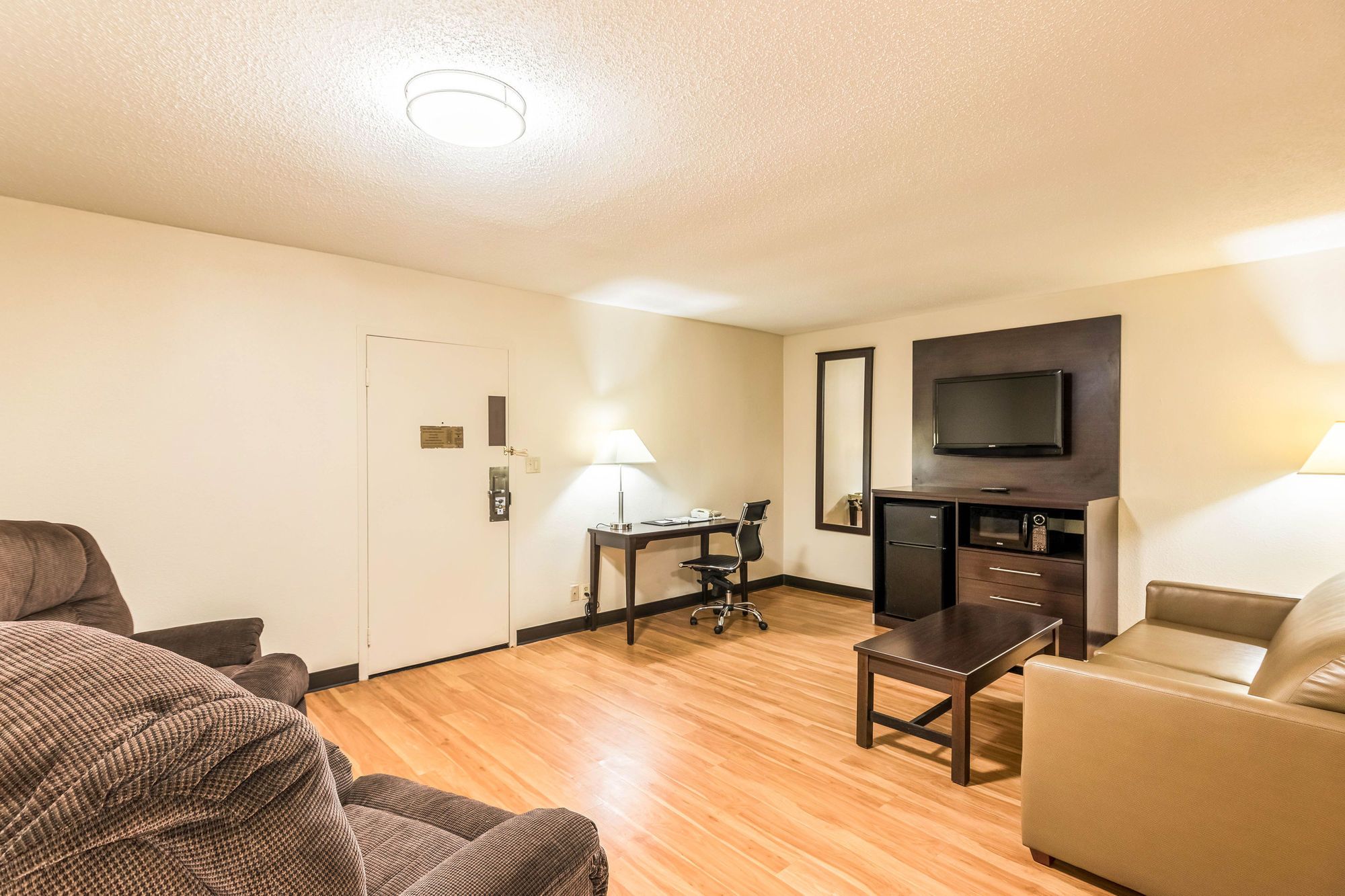 Фото Colby Inn and Suites