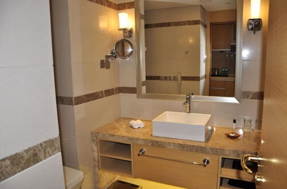 Фото Regal Plaza Hotel & Residence