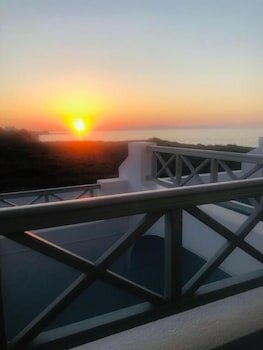 Фото Vrachia Studios & Apartments