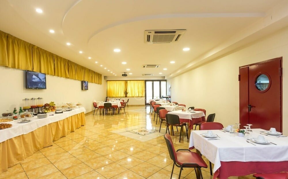 Фото Ranch Palace Hotel