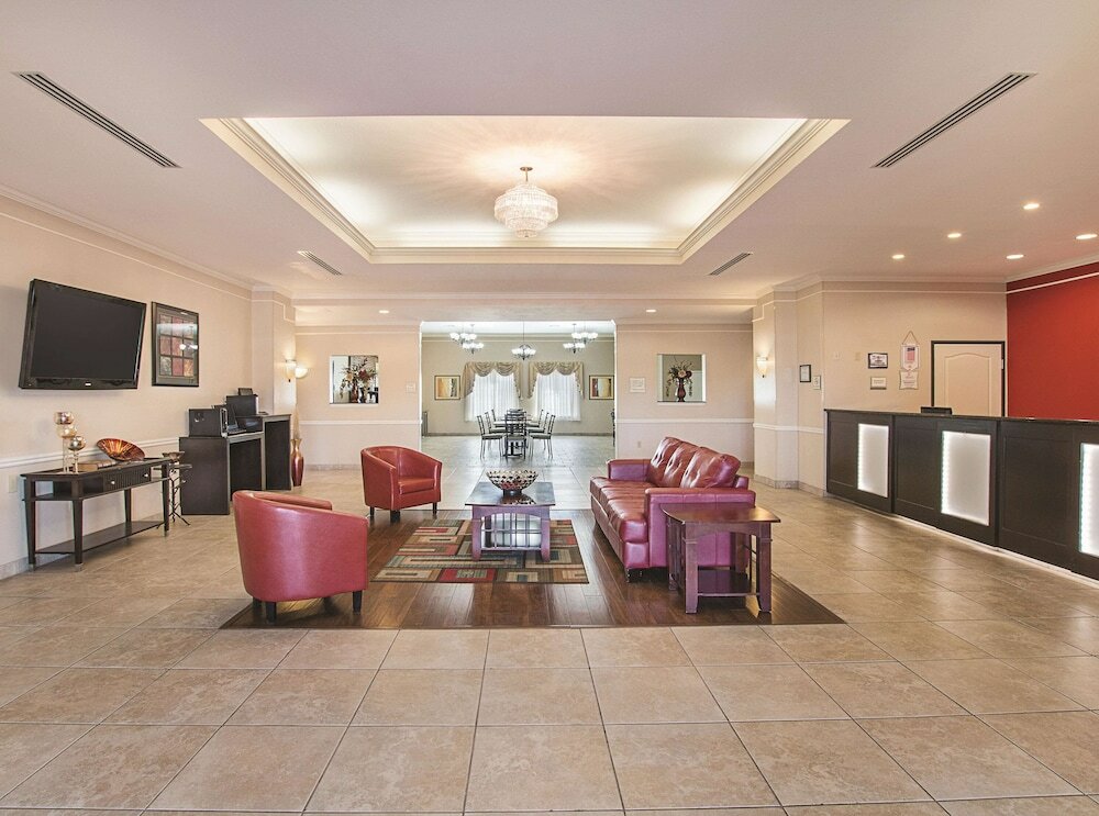 Фото La Quinta Inn & Suites by Wyndham Waxahachie