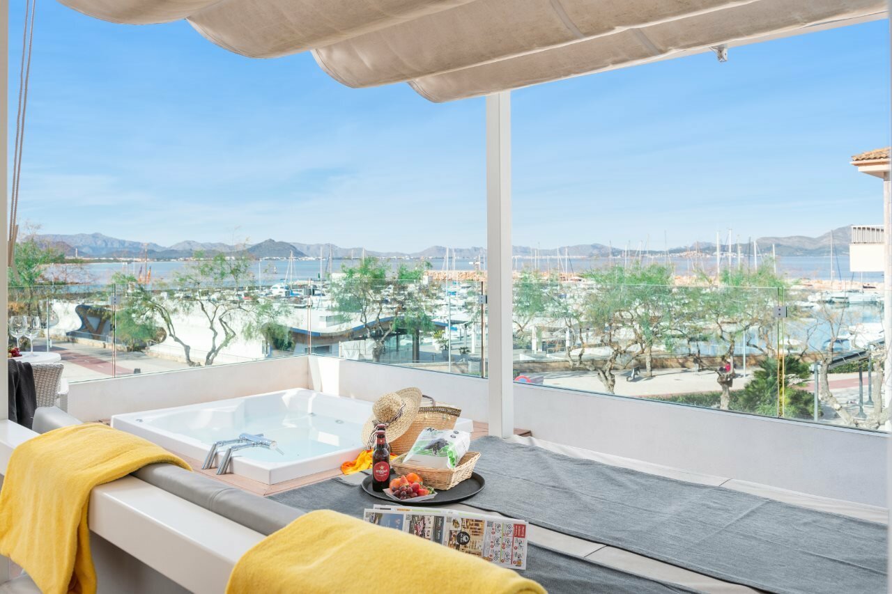 Фото Llaut Boutique Hotel